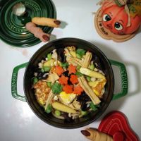 可能是豆腐、義大利麵、炒飯和文字的圖像