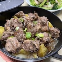可能是燉小牛膝的圖像