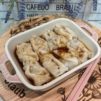 可能是港式點心和顯示的文字是「 100% CAFEDO BRARIL BRA BRASIL HAL STAUB STAUB STAUP STAUB 」的圖像