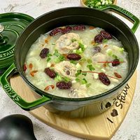 可能是豆腐、粥、麵、火鍋和顯示的文字是「 TE SCAUB 0 TAME ยกแแร 10 Starw 」的圖像