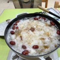 可能是火鍋、粥和龍眼的圖像