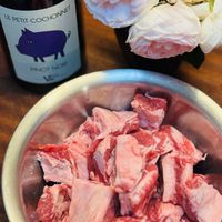 可能是顯示的文字是「 LEPETIT LE PETIT COCHONNET COCHONNE POTNOR PNOT 」的圖像