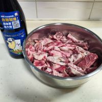 可能是食物和顯示的文字是「 WBC特排經典膏 美 MWE 台灣加油! 憑發票 抽大獎 PETIT COCHON LEPETITCOCHONA ሄድማ Lp 2026.01.26 2026.01.2623:30 26 23:39 」的圖像