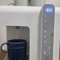 可能是‎泡茶器、咖啡杯和‎顯示的文字是「 ‎85C ZWILLING B 田 3 ם 3 然 3 3‎ 」‎‎ 的圖像