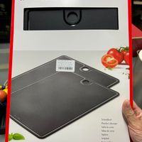 可能是皮夾和顯示的文字是「 ZWILLING CUTTING CUTTINGBOARD BOARD 空 ZWILLING 1478905301 41420m6917 REEMUNCAS عاا insises Schneidbrett Plonche Planche δάτυpεr ecorter Tbuo obu cortar Togliere Snijplank Kesme 2 2PIECES chtosi Pa3Aeлo4HoR まな板 まな」 的圖像
