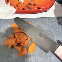 可能是食物和刀的圖像