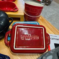 可能是顯示的文字是「 STAUB STAUB ZWILLING CUTTIN 野」的圖像