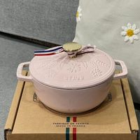 可能是顯示的文字是「岩TALE FABRIQUE FABRIQUEENFRANCE EN FRANCE MADEINFRANCE MADE IN DEINFRANCE FRANCE 」的圖像