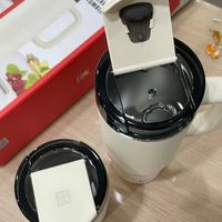 可能是咖啡杯、咖啡機、泡茶器和文字的圖像