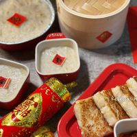 可能是粥、港式點心、豆腐、炒麵和顯示的文字是「桃 老 Rel Rebecca's RebeccasHedonism Hedonism 」的圖像