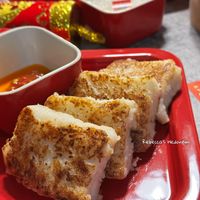 可能是豆腐和顯示的文字是「 eantue Rebecca's Rebecca'sHedonism Hedonism 」的圖像