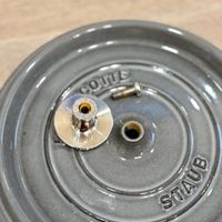 可能是顯示的文字是「 OTTE STAUB 」的圖像