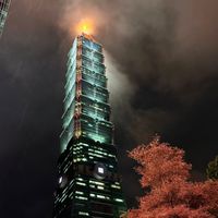 可能是摩天大樓的圖像