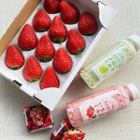 可能是草莓、草莓代基里酒和文字的圖像
