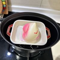 可能是顯示的文字是「 STAUB SIAUB STAUB 」的圖像