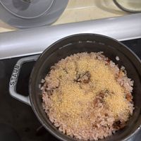 可能是北非小米飯和炒飯的圖像