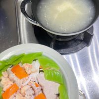 可能是粥、水波蛋和拉麵的圖像