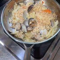 可能是麵、拉麵、義大利麵和炒麵的圖像