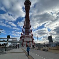可能是原子球塔和東京鐵塔的圖像