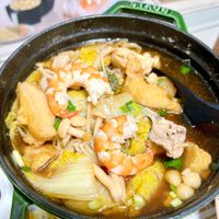 可能是豆腐、火鍋、麵和拉麵的圖像