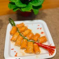 可能是壽司、豆腐和顯示的文字是「南入市 SegiO 艾蜜莉餐桌 hello hello2026 2026 」的圖像