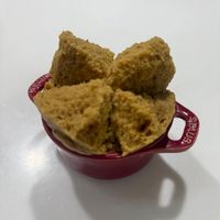 可能是燕麥餅乾和戚風蛋糕的圖像
