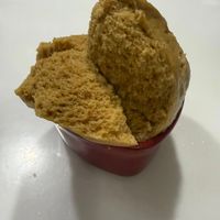 可能是戚風蛋糕和義式冰淇淋的圖像