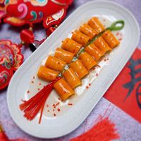 可能是港式點心、炒麵、豆腐和文字的圖像