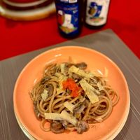 可能是義大利麵、香菇、麵和文字的圖像