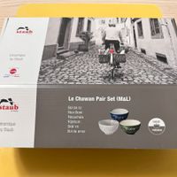 可能是自行車和顯示的文字是「 staub uD sta 黑蓝 Céramique by Staub 3 日本製 Ipnan staub eFroner Le Chawan Pair Set (M&L) Céramique by Staub Bol de riz Rice Bowl Reisschale Rijstkom Skảl ris Bol de arroz STAUB HAND -STAYM FINISHED 」的圖像