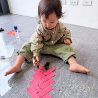 可能是嬰兒和文字的圖像