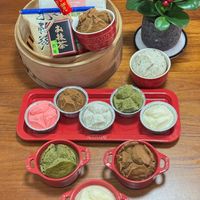 可能是義式冰淇淋、蛋糕、燕麥餅乾、舒芙蕾和文字的圖像