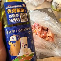 可能是食物和顯示的文字是「 2026 WBC棒球經典賽 WBC 棒球經典賽 台灣加油 憑雞票緊 憑發票 抽大獎 2026:0109-202803/17 03/17 2026/01/09- 2026 PETIT COCHONNET IS p Lp 」的圖像