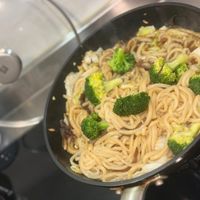 可能是炒麵、拉麵和義大利麵的圖像