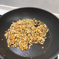 可能是炒飯、豆腐和印度香料飯的圖像