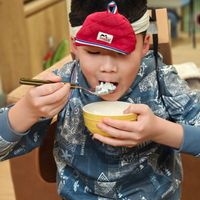 可能是小孩和文字的圖像