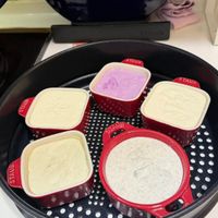 可能是鬆餅機和顯示的文字是「 ITAUB STAUD STAUL STAUB 」的圖像