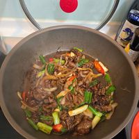 可能是快炒和肉排的圖像