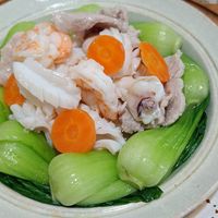 可能是壽司和拉麵的圖像