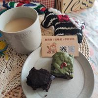 可能是蛋糕、茶和文字的圖像