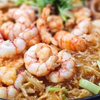 可能是火鍋、麵、拉麵和西班牙大鍋飯的圖像