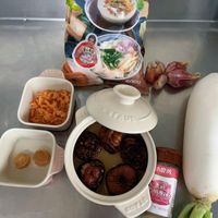 可能是香菇、炒麵、豆腐和文字的圖像