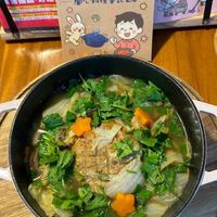 可能是火鍋、拉麵、粥、豆腐和顯示的文字是「 LIVE 主盛住 小本本 式 常菜篇 跟著直播煮一桌好菜 跟著直播煮- 書抽鍋・好禮 警抽鍋・ 好禮 南心料理等記２.０ 6ИAEЛOHE 」的圖像