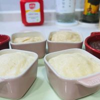 可能是義式冰淇淋、舒芙蕾和文字的圖像