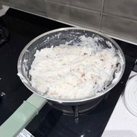 可能是鹹漬魚、粥、水波蛋和牧羊人派的圖像