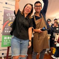 可能是一或多人和文字的圖像