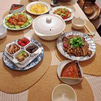 可能是豆腐、炒飯、火鍋和顯示的文字是「田質 楊太太厨房烘焙筆記」的圖像