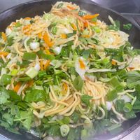可能是義大利麵、麵、炒麵和拉麵的圖像