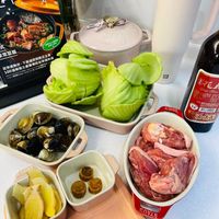 可能是火鍋、燉小牛膝和文字的圖像