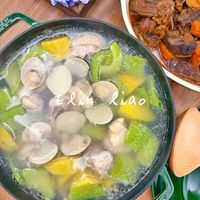 可能是火鍋、燉小牛膝、豆腐和文字的圖像